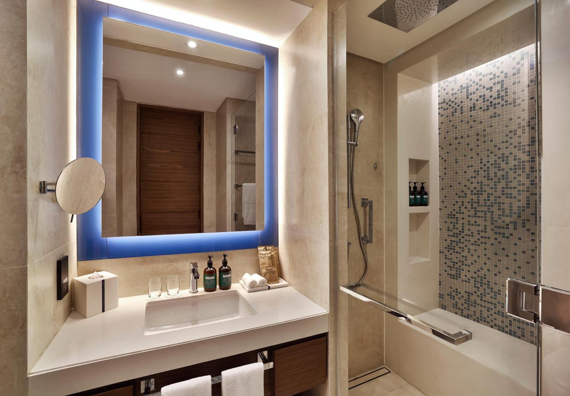 Tumbi West Palm Beach Hotel Dubai,Tapestry Collection Hilton 외부 사진