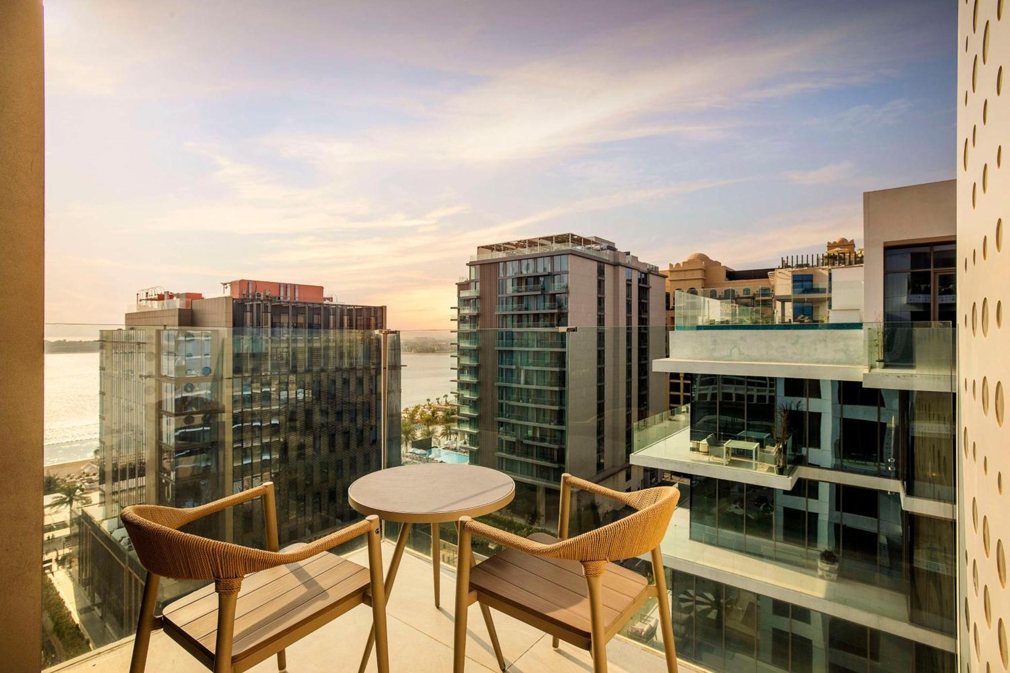 Tumbi West Palm Beach Hotel Dubai,Tapestry Collection Hilton 외부 사진